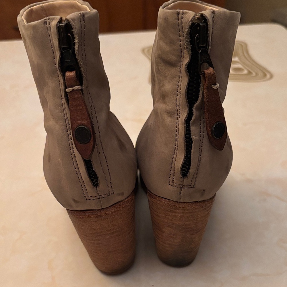 rag & bone Taupe Ankle Newbury Boots  Size 35/5 Winter Fall Suede - Picture 2 of 9